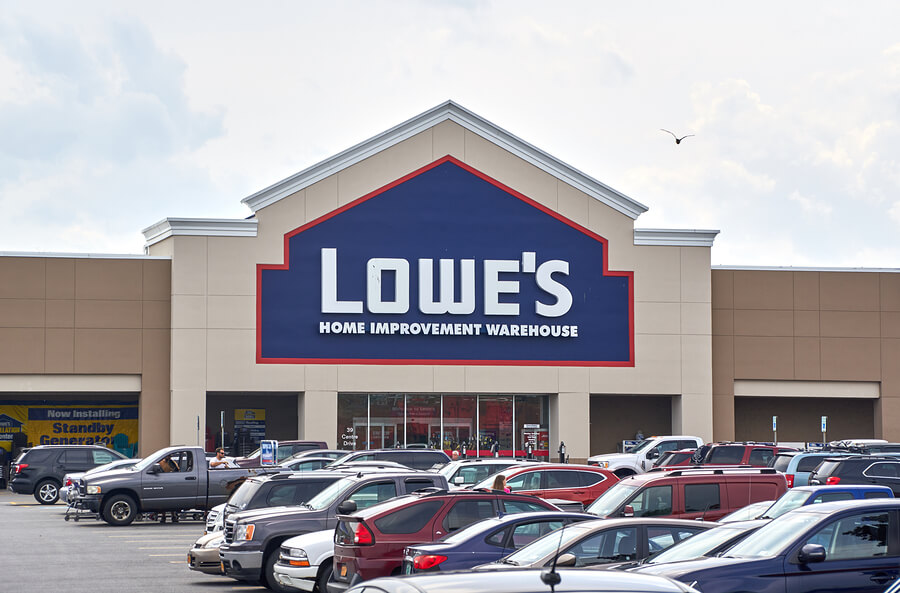 Picture of a lowe's store that may hire felons.